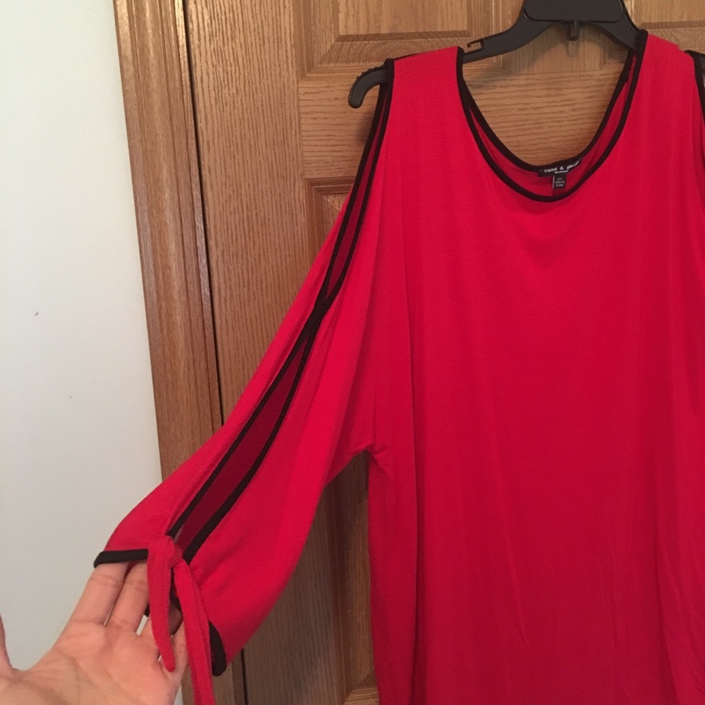 Plus-size peek-a-boo sleeve tunic